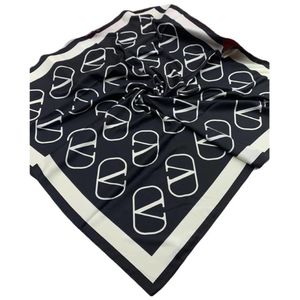 Женский платок шёлковый Valentino черный 250103