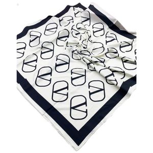 Женский платок шёлковый Valentino белый 250100