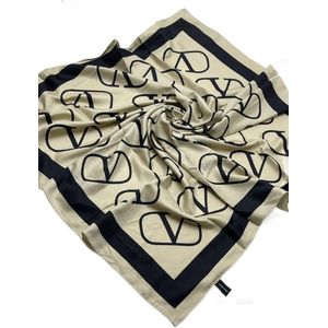 Женский платок шёлковый Valentino бежевый 241105