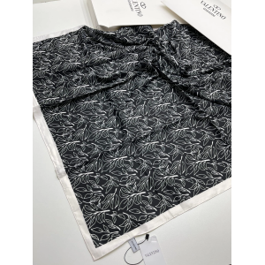 Женский платок шёлковый Valentino черный 131120