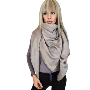 Платок брендовый из шелка и шерсти серый с люрексом 221120