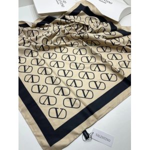 Женский платок шёлковый Valentino бежевый 11012337