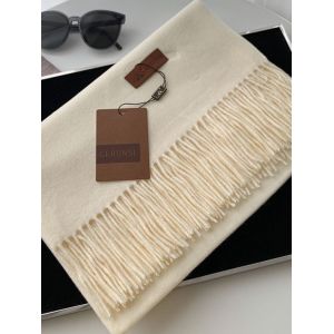 Палантин женский GERUNSI  теплый молочный 24112506