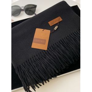 Палантин женский GERUNSI  теплый черный 24112502