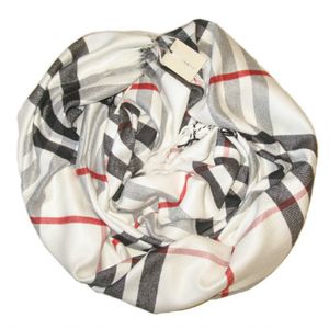 Платок Burberry белый 2111