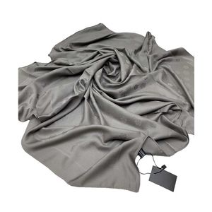 Шелковый платок Chanel 510192 серый