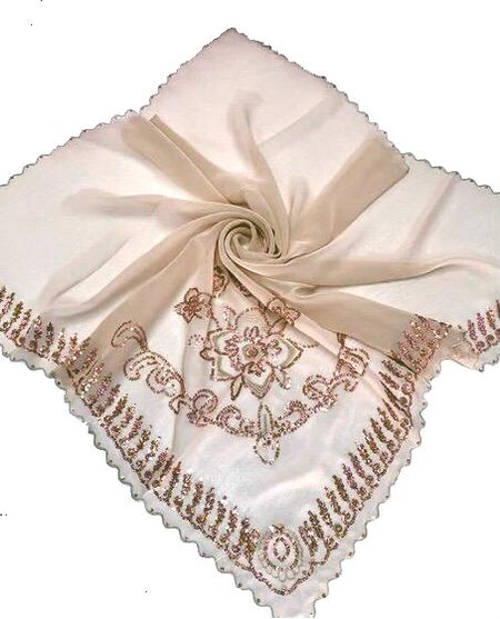 Платок в церковь молочный 270129