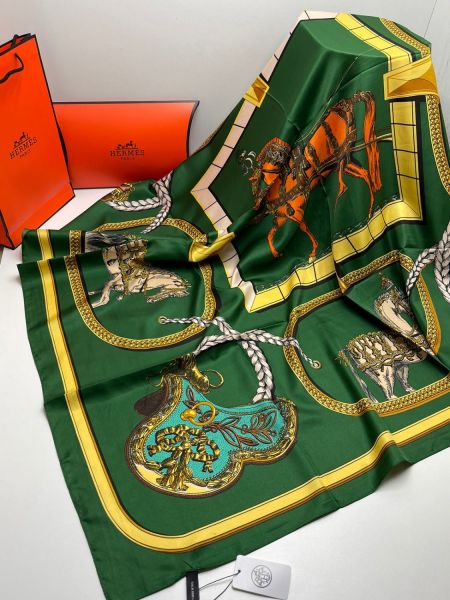 Шелковый платок женский HERMES зеленый 05022406