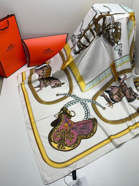 Шелковый платок женский HERMES белый 05022404