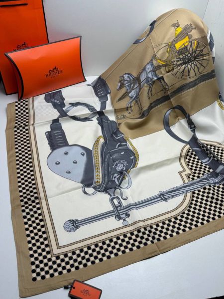 Шелковый платок HERMES бежевый белый 04082517