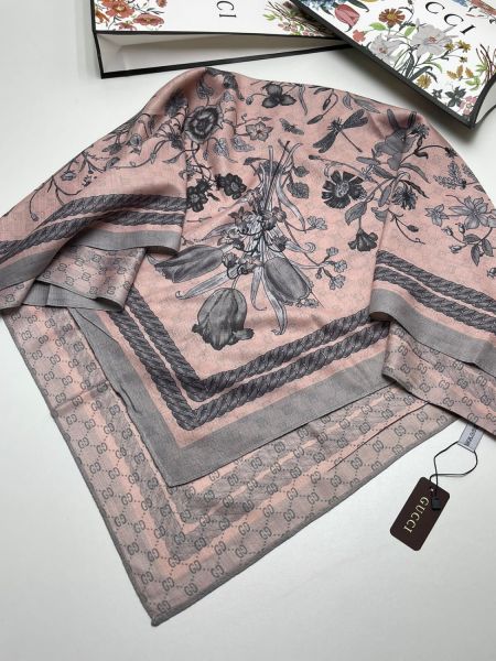 Шелковый женский платок Gucci розовый  11092310