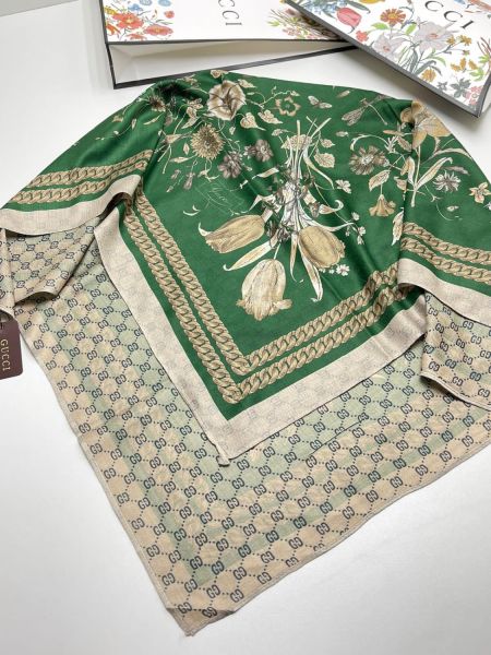 Шелковый женский платок Gucci зеленый  11092308