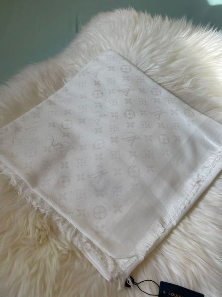 Платок брендовый LV  белый 28092310
