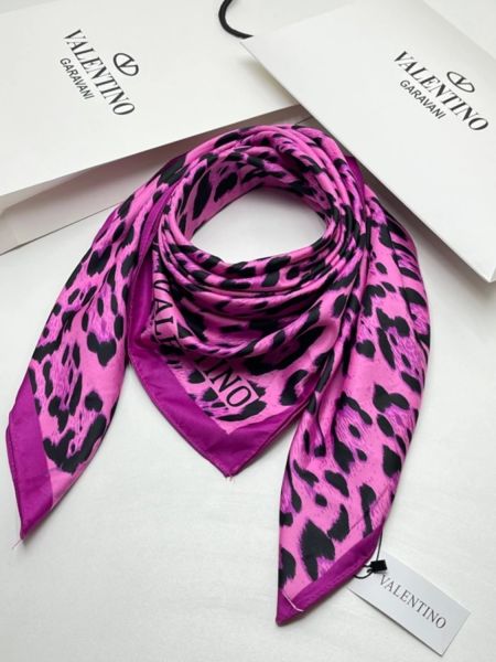 Женский платок шёлковый Valentino розовый 14072315