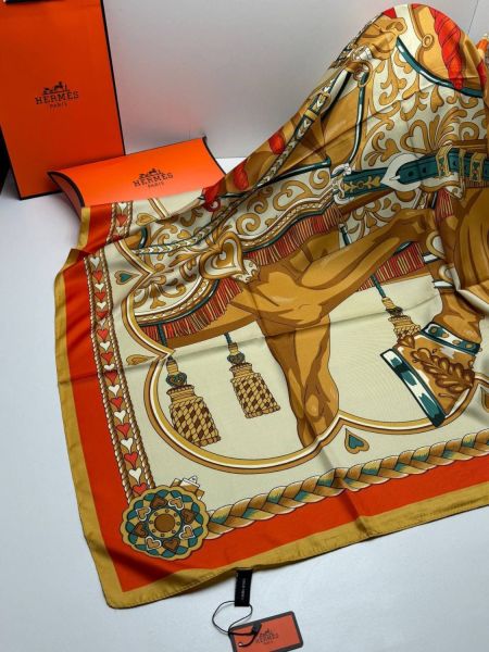Шелковый платок HERMES оранжевый  с белым 04082004