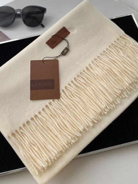 Палантин женский GERUNSI  теплый молочный 24112506